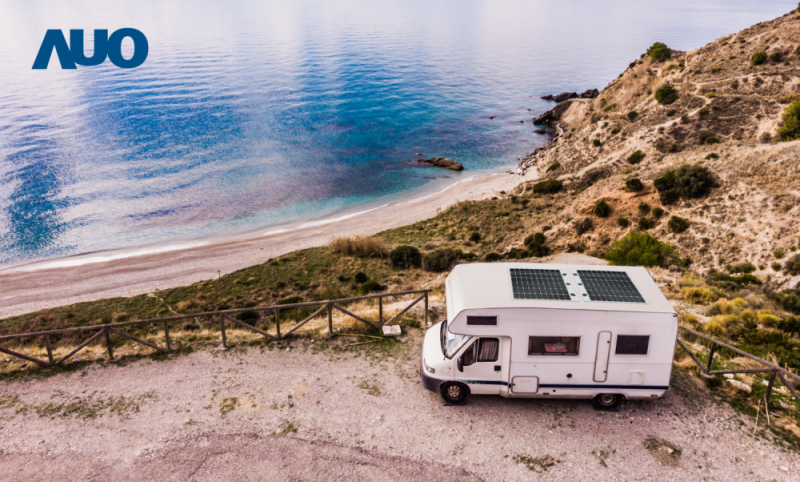 「可撓輕量化太陽光電板SunCurva」使用輕量特殊耐候型複合板取代傳統太陽能板的玻璃前板，不僅降低70%重量，每米平方僅3Kg；具有抗衝擊性能及通過電磁相容性測試，可應用於交通運輸工具，如露營車、遊艇等